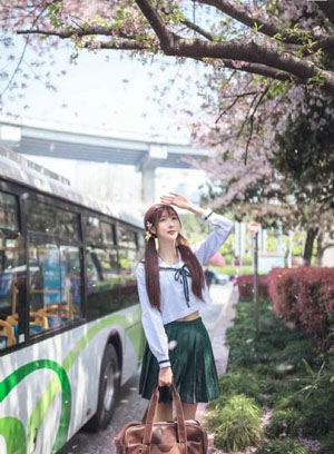迷人的保姆完整版_BD英语免费观看电视剧